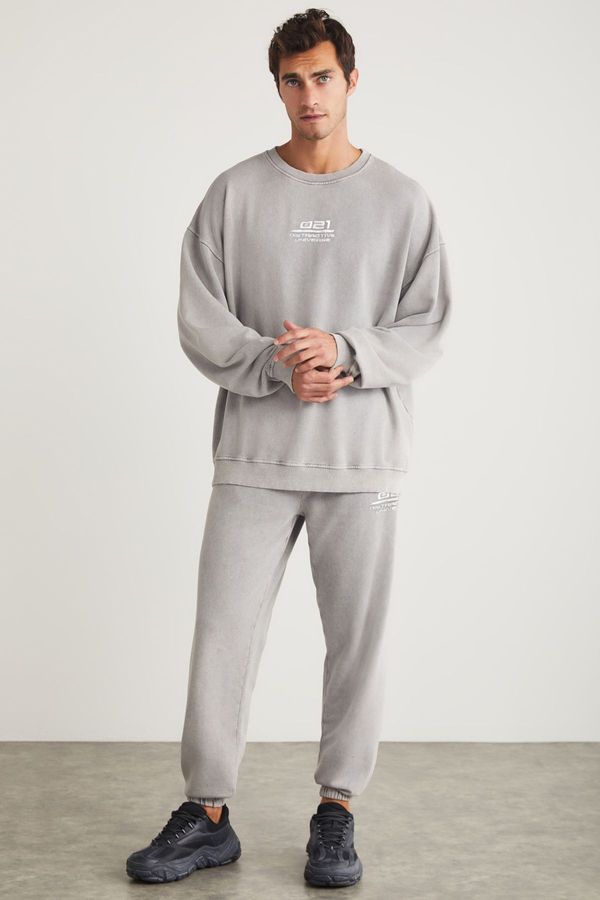 GRIMELANGE GRIMELANGE Alex Men's Knitted Crew Neck Relaxed Fit Elasticated Leg Light Gray Tracksuit Set