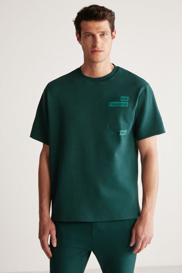 GRIMELANGE GRIMELANGE Cody Men's Regular Fit Special Texture Thick Fabric Front Embroidered and Printed Organic Cotton Green T-shirt