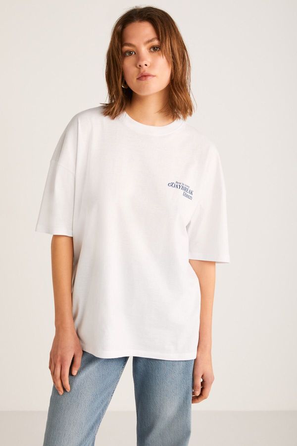 GRIMELANGE GRIMELANGE Finola Women's Oversize Short Sleeve White T-shirt with Blue Text Detail on the Front and Bac