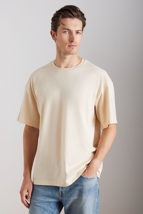 GRIMELANGE GRIMELANGE Jett Men's Oversize Fit 100% Organic Cotton Thick Textured Crew Neck Vanilla T-shirt