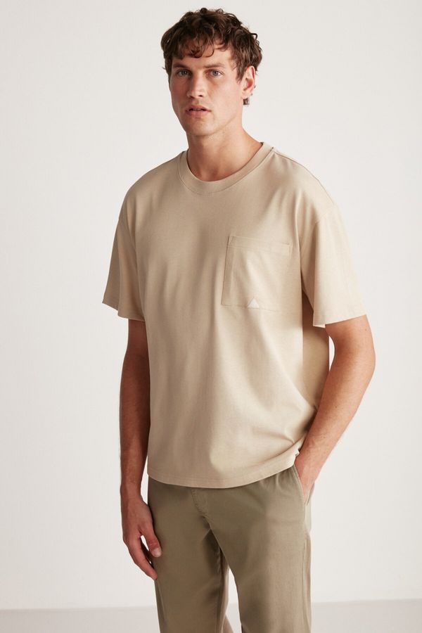 GRIMELANGE GRIMELANGE Leo Men's Regular Fit 100% Cotton Beige T-shirt with Pockets and Ornamental Labels