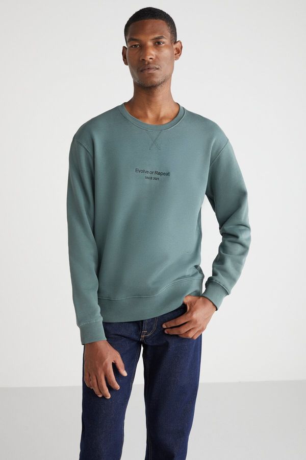 GRIMELANGE GRIMELANGE Olivier Men's Regular Fit Green Sweatshirt with Embroidery on the Front