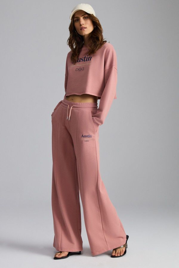 GRIMELANGE GRIMELANGE Stina Women's Crop City Themed Embroidery Detailed 100% Organic Cotton Knitted Rose Sweatshirt