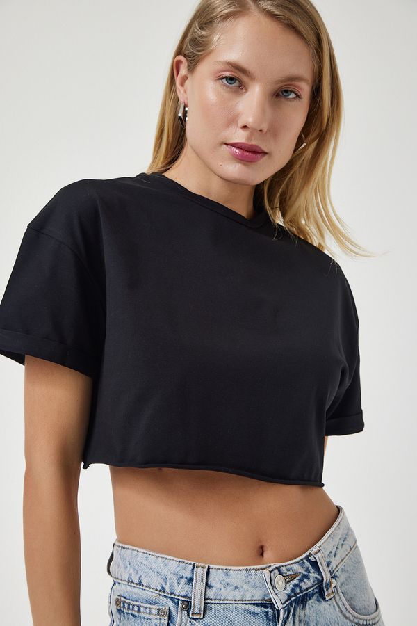 Happiness İstanbul Happiness İstanbul Women's Black Crew Neck Basic Crop Knitted T-Shirt