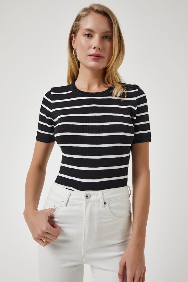 Happiness İstanbul Happiness İstanbul Women's Black Crew Neck Striped Knitwear Blouse