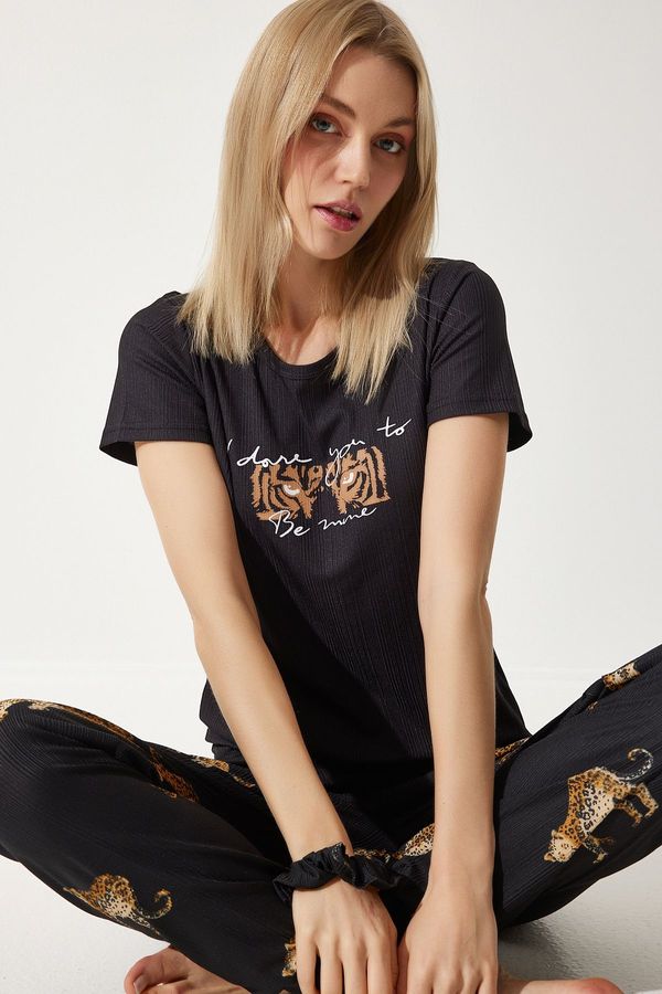 Happiness İstanbul Happiness İstanbul Women's Black Tiger Patterned Buckle T-Shirt Trousers Knitted Pajamas Set
