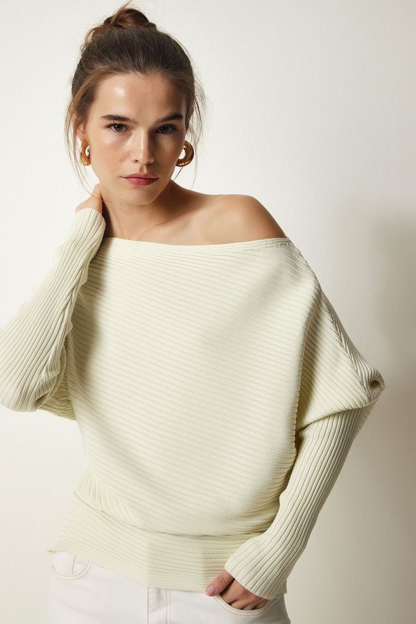 Happiness İstanbul Happiness İstanbul Women's Cream Asymmetric Collar Ribbed Sweater