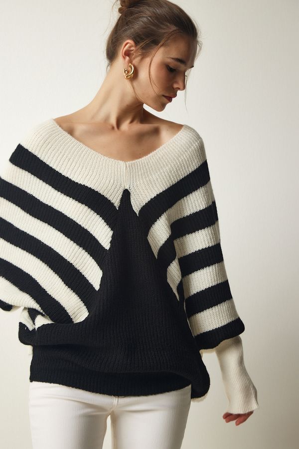 Happiness İstanbul Happiness İstanbul Women's Cream Black Striped Bat Sleeve Knitwear Sweater