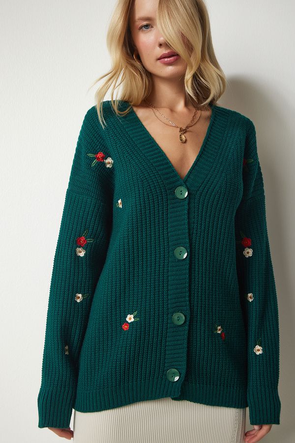 Happiness İstanbul Happiness İstanbul Women's Emerald Green Floral Embroidered Buttoned Knitwear Cardigan