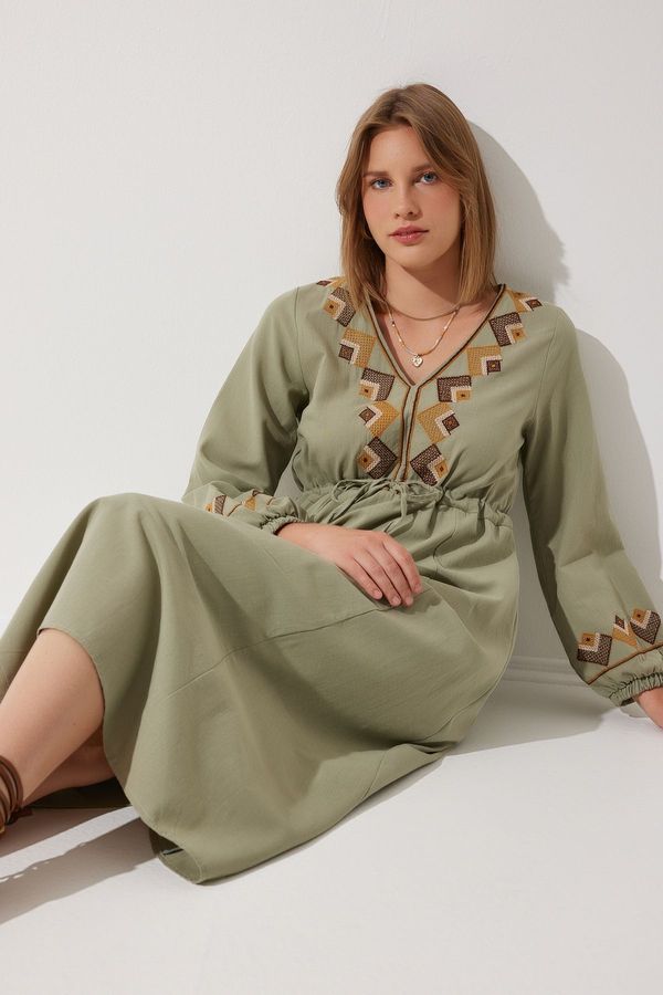 Happiness İstanbul Happiness İstanbul Women's Khaki Embroidery Detailed Oversize Linen Dress