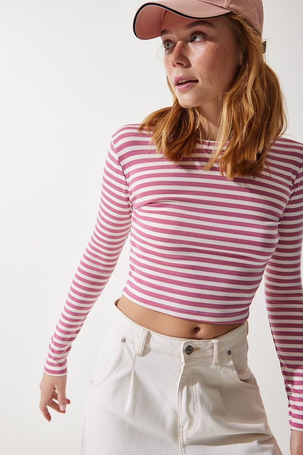 Happiness İstanbul Happiness İstanbul Women's Pale Pink Crew Neck Striped Crop Knitted Blouse
