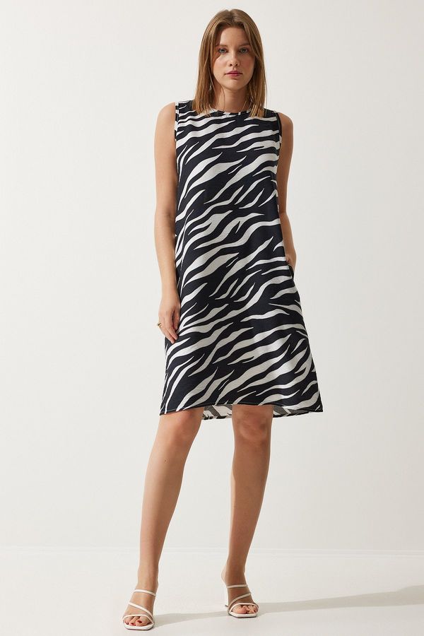 Happiness İstanbul Happiness İstanbul Women's Vivid Black and White Patterned Summer Bell Dress