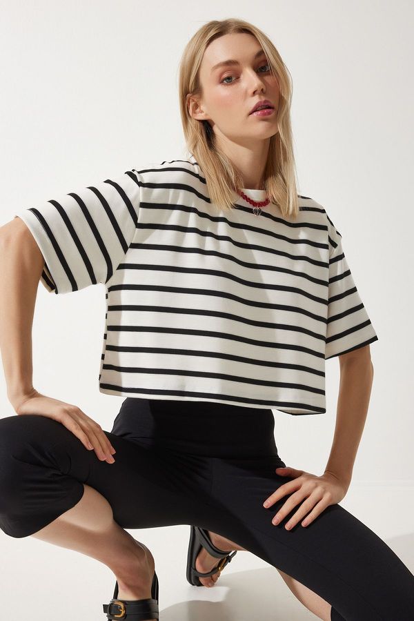 Happiness İstanbul Happiness İstanbul Women's White Black Striped Oversize Crop Knitted T-Shirt