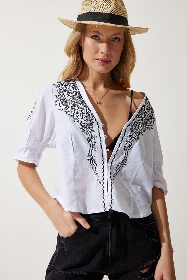 Happiness İstanbul Happiness İstanbul Women's White Embroidered Balloon Sleeve Linen Blouse