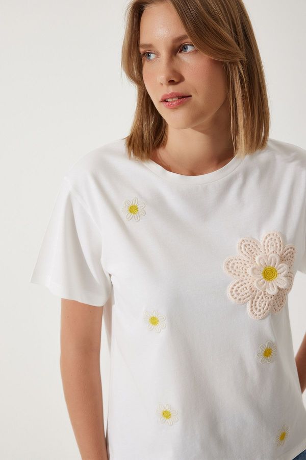 Happiness İstanbul Happiness İstanbul Women's White Flower Detailed 100% Cotton Knitted T-Shirt