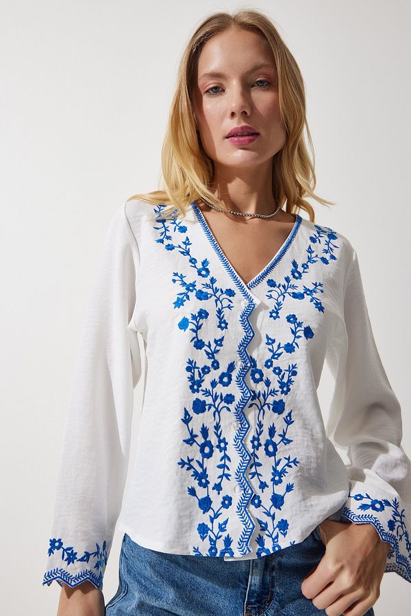 Happiness İstanbul Happiness İstanbul Women's White V-Neck Embroidered Linen Blouse