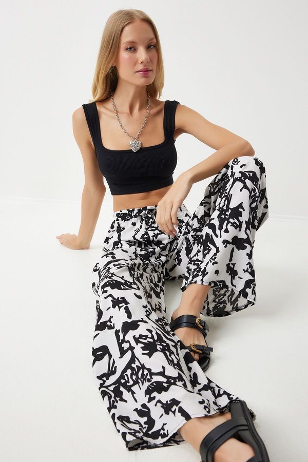 Happiness İstanbul Happiness İstanbul Women's White Vibrant Black Patterned Loose Viscose Palazzo Trousers