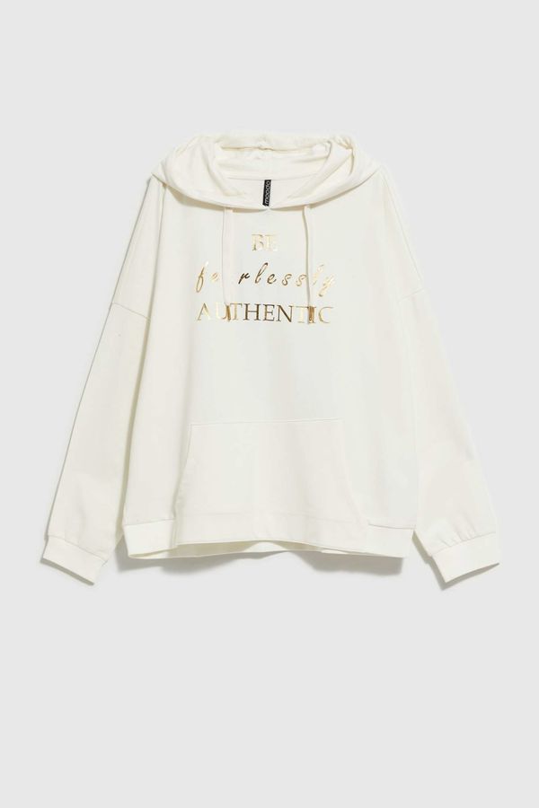 Moodo Hoodie with decorative lettering