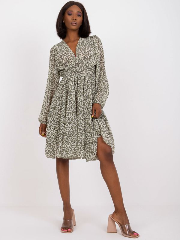 Fashionhunters Khaki-beige extended midi dress with ZULUNA prints