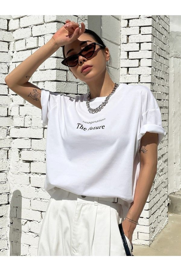 Know Know Women's White The Future Oversized Printed Tshirt