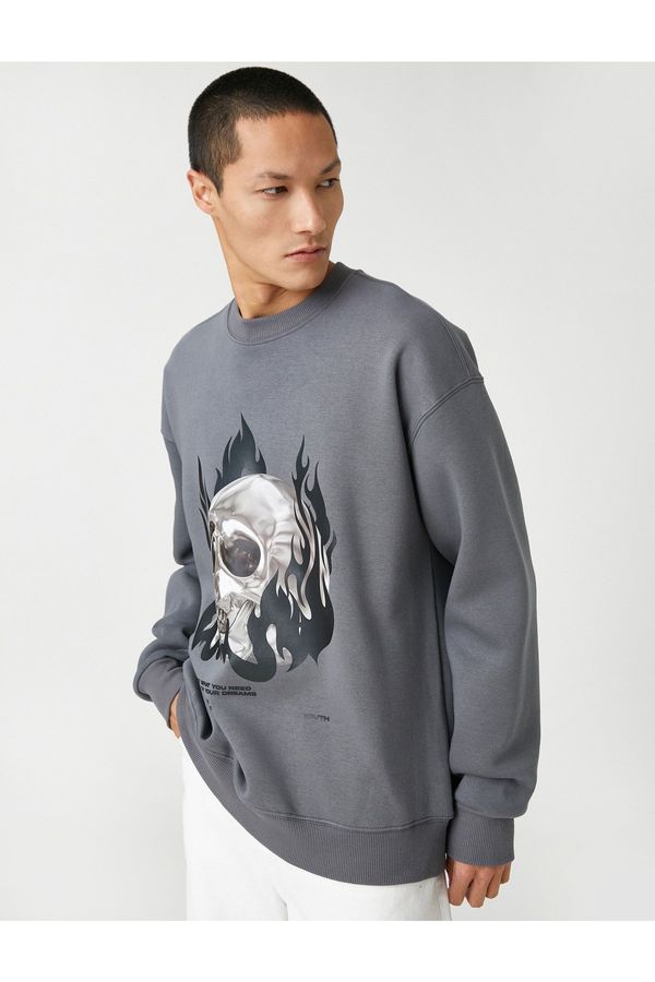 Koton Koton Basic Oversized Sweatshirt with Skull Printed Crew Neck.