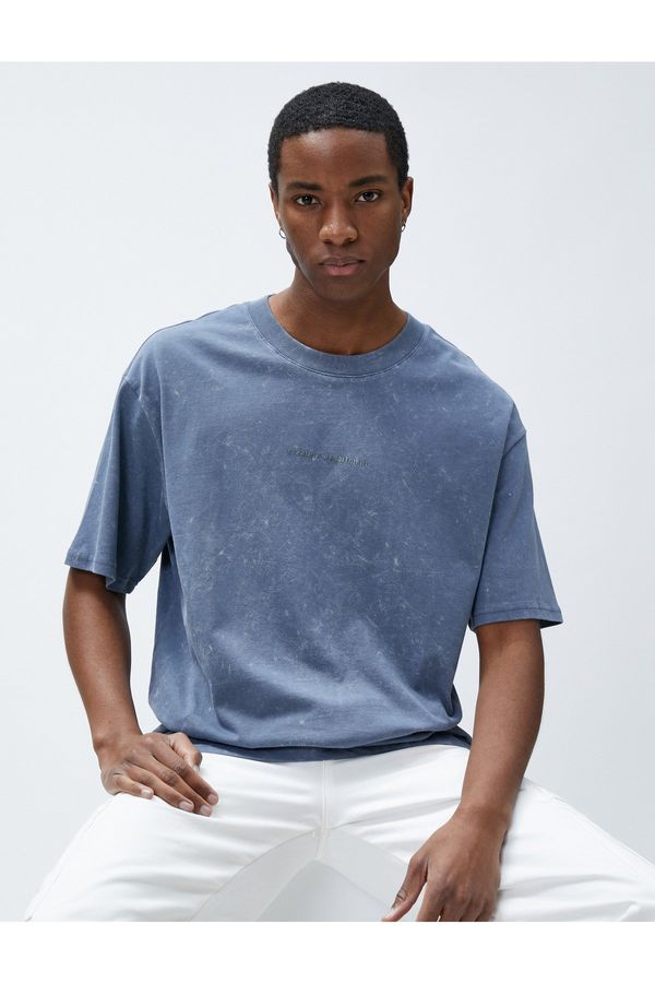 Koton Koton Oversize T-Shirt with an Abstract Print Slogan Detailed Crew Neck Cotton.