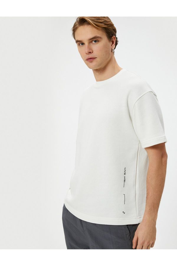 Koton Koton Oversized T-Shirt with a slogan printed, short sleeves and a crew neck.