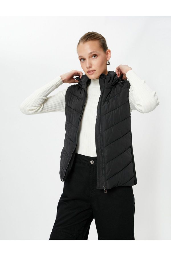 Koton Koton Short Puffer Vest Hooded Zipper Pocket Detailed