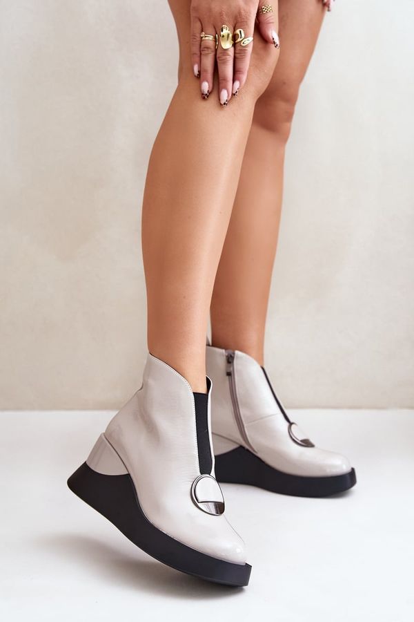 Kesi Lacquered wedge ankle boots insulated with D&A light grey