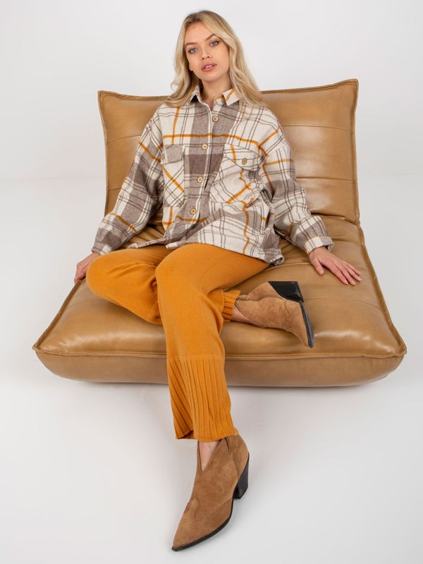 Fashionhunters Lady's beige plaid shirt with buttons
