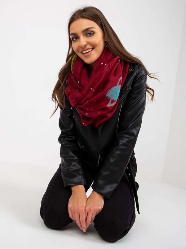 Fashionhunters Lady's chestnut scarf with print