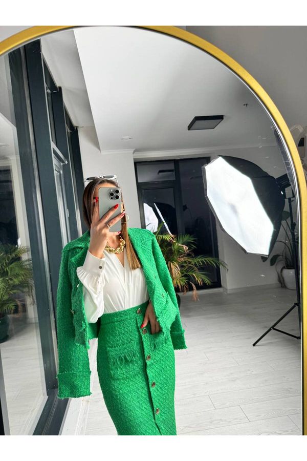 Laluvia Laluvia Green Design Tasseled Slit Detailed Tuvid Suit