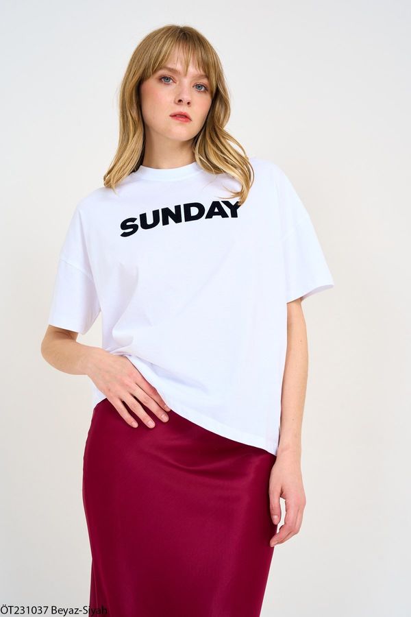 Laluvia Laluvia White Sunday Text Basic T-shirt