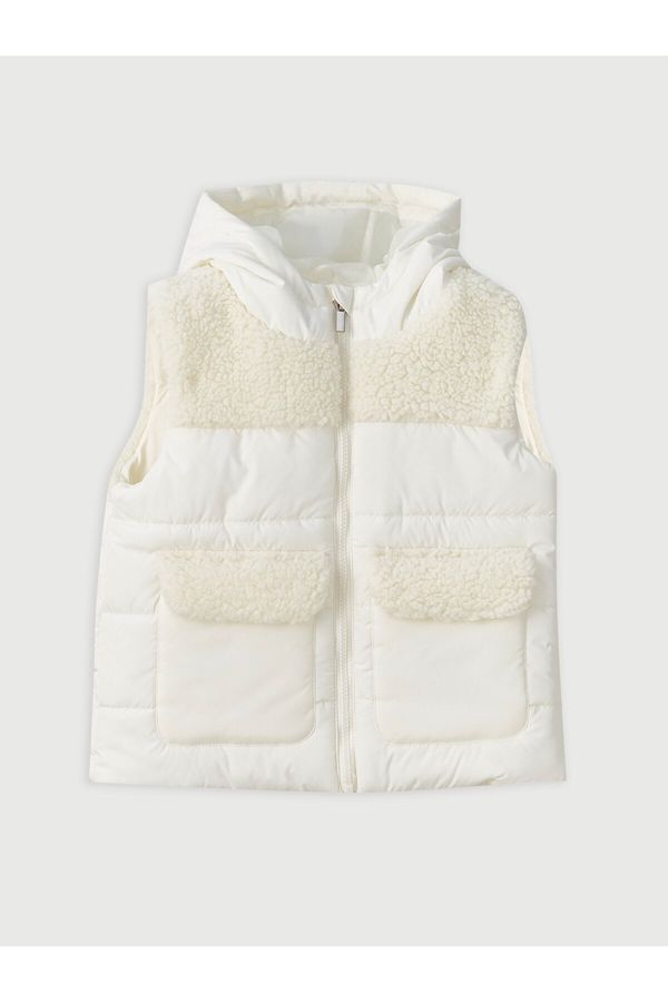 LC Waikiki LC Waikiki Hooded Girl's Puffer Vest