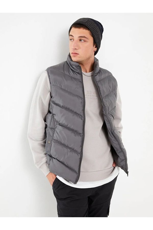 LC Waikiki LC Waikiki Standard Mold Stand Collar Men's Puffer Vest