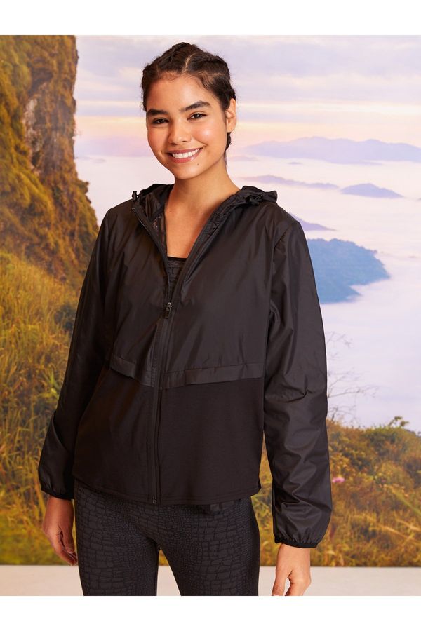 LC Waikiki LC Waikiki Women's Hooded Long Sleeve Plain Pocket Detail Outdoor Raincoat