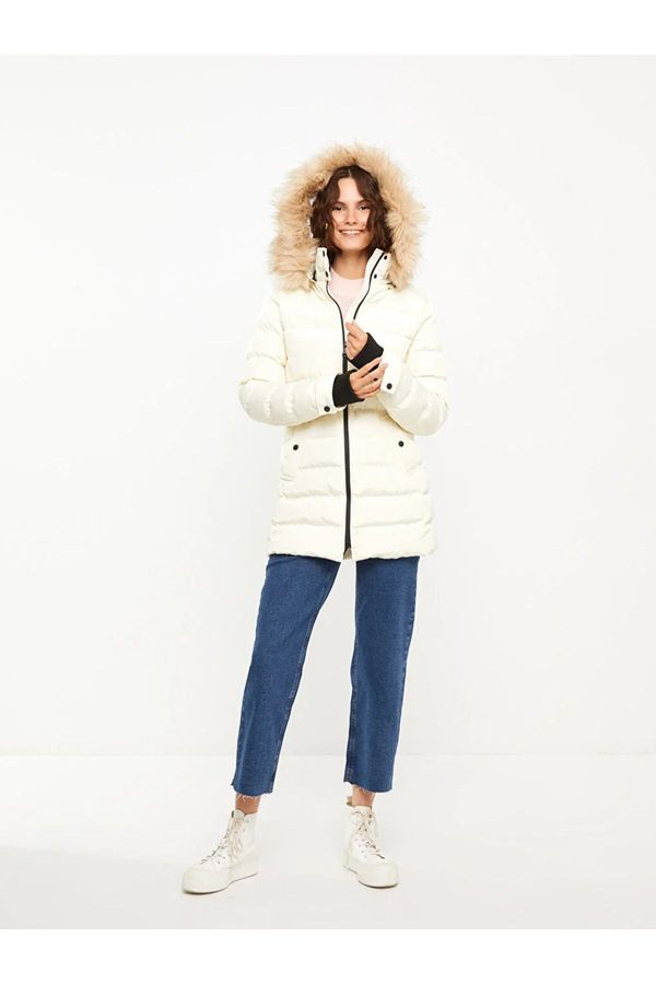 LC Waikiki LC Waikiki Women's Hooded Plain Puffer Coat