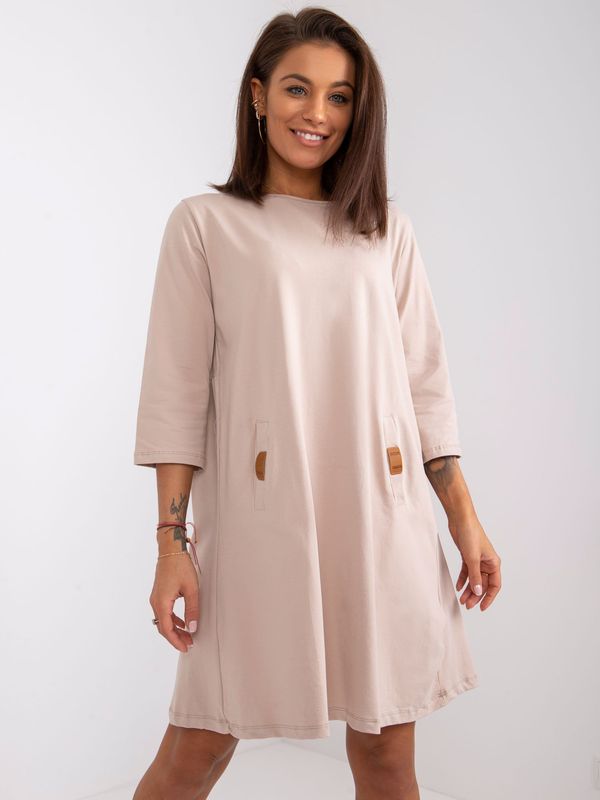 Fashionhunters Light beige dress with pockets by Dalenne