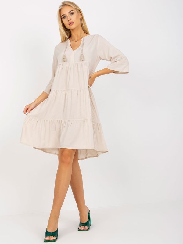 Fashionhunters Light beige oversize dress with ruffle and 3/4 sleeves