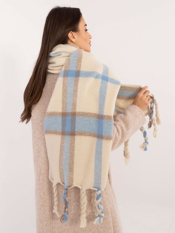 Fashionhunters Light beige warm checkered scarf