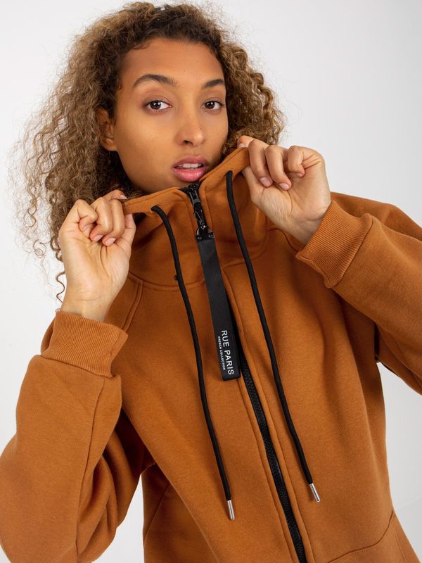 Fashionhunters Light brown basic sweatshirt with pockets RUE PARIS