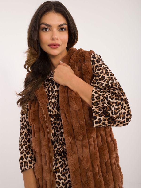 Fashionhunters Light brown eco-fur zippered vest