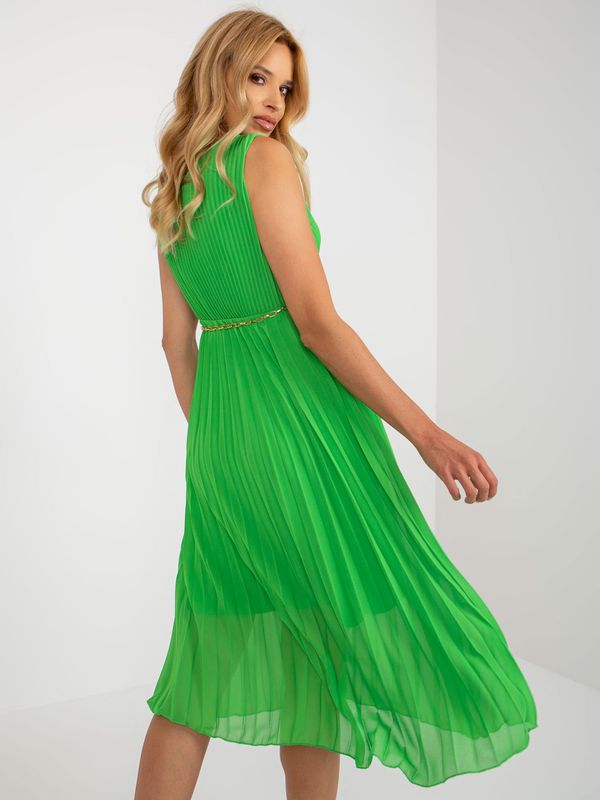 Fashionhunters Light green midi dress with clutch neckline