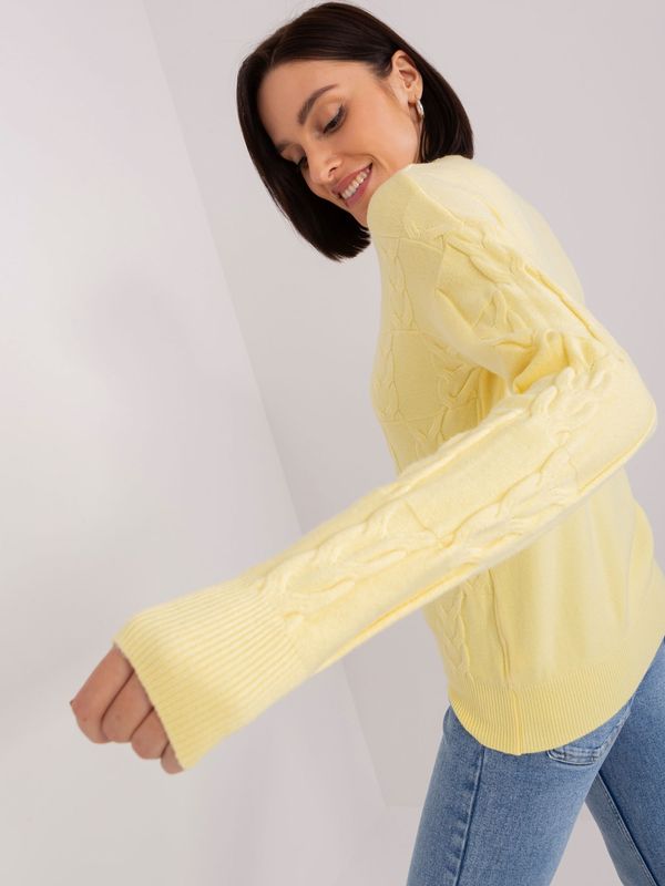 Fashionhunters Light yellow cable knit sweater