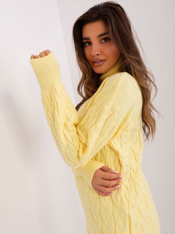 Fashionhunters Light yellow loose turtleneck with cables