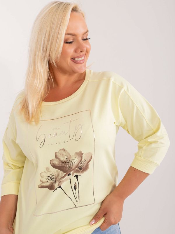 Fashionhunters Light yellow plus size blouse with floral motif