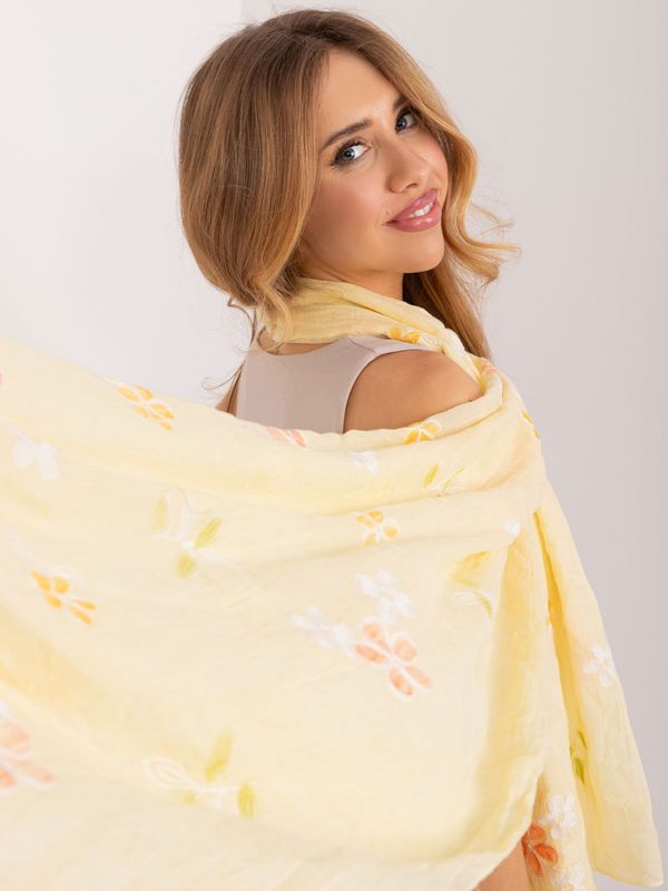 Fashionhunters Light yellow women's scarf with embroidery
