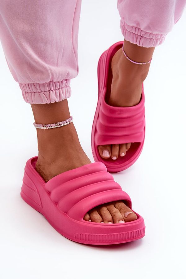 Kesi Lightweight women's foam wedge slippers with a platform Fuchsia Tendrea