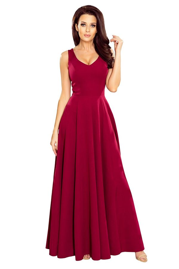 NUMOCO Long dress with a Numoco neckline