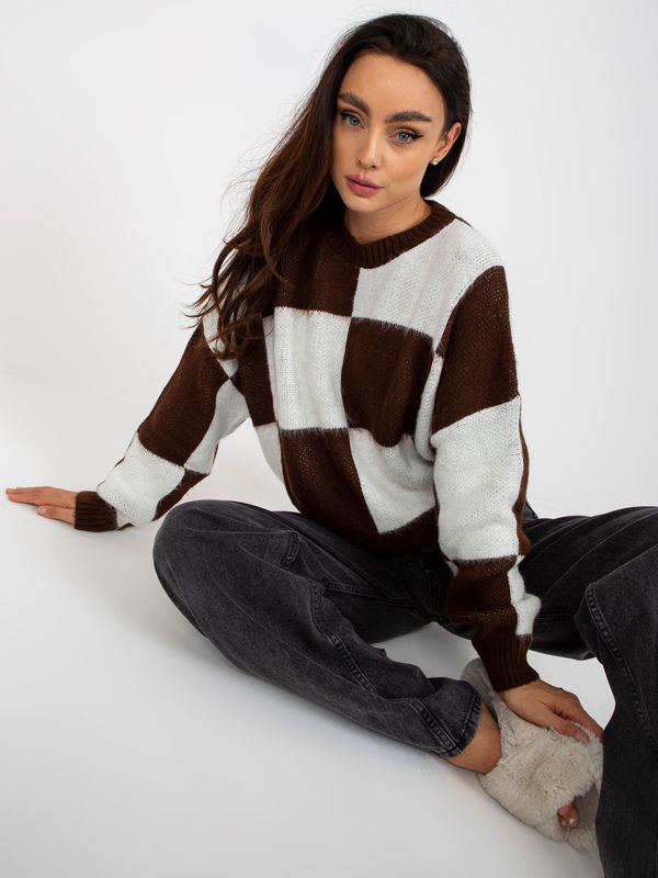 Fashionhunters Loose brown-and-white classic sweater with squares